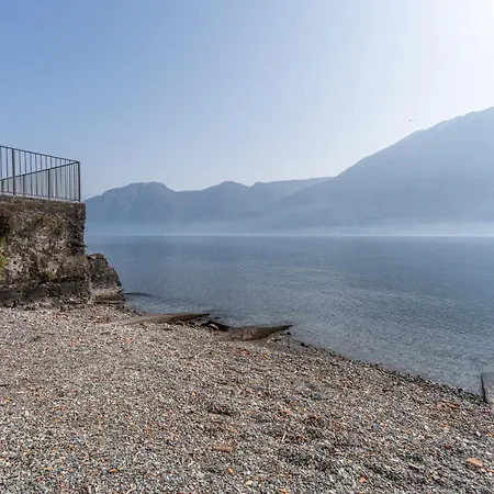 Waterfront Balcony Sottoriva 12 דירה