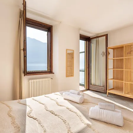 Waterfront Balcony Sottoriva 12 Colonno